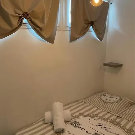 Apartmán F2 50 M De La