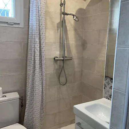 Apartmán F2 50 M De La *